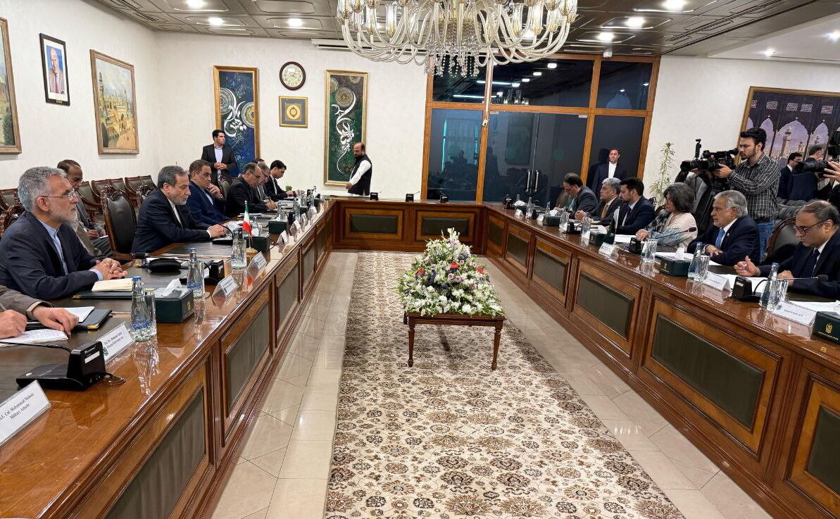 Pakistan's Foreign Minister Extends Best Wishes to Iran for Successful U.S. Negotiations