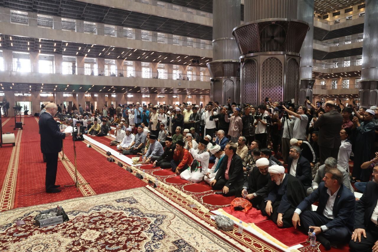 Parliament Speaker Urges Muslims to Unite for Palestinian Solidarity