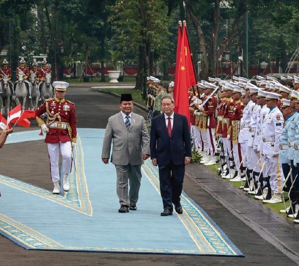 Prabowo and Li's Landmark Meeting Signals New Era in China-Indonesia Strategic Partnership
