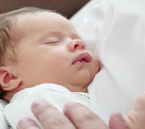 Report Reveals Average Age of First-Time Mothers in Iran Hits 27.5 Years