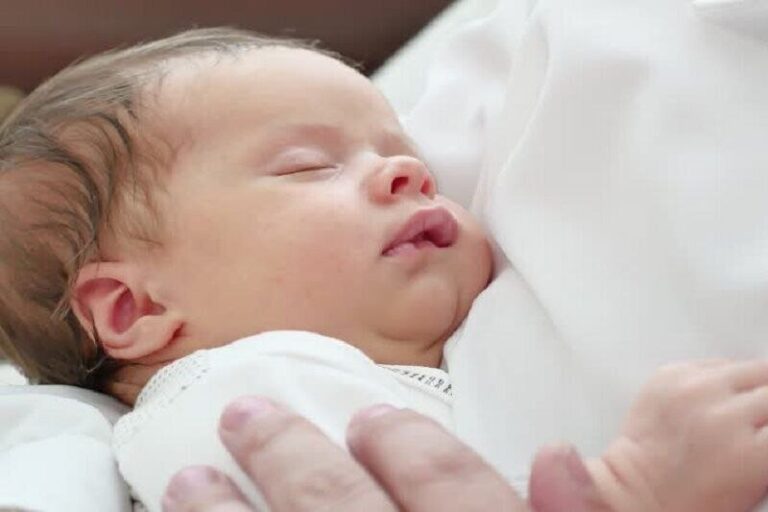 Report Reveals Average Age of First-Time Mothers in Iran Hits 27.5 Years