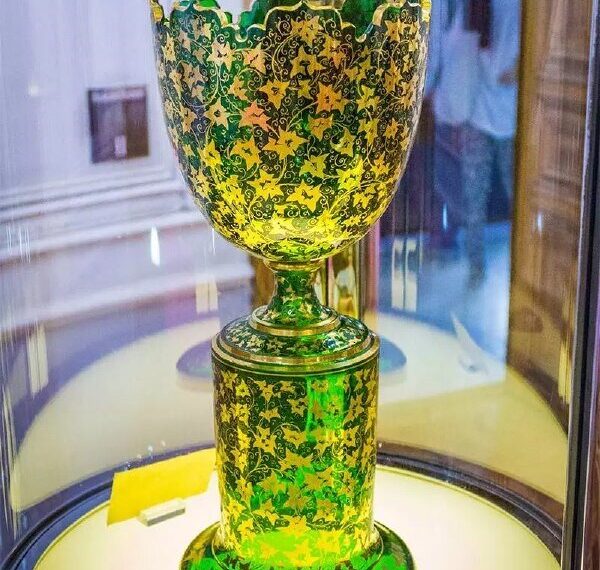 Tehran Museum Hosts Exclusive Conference Showcasing the Art of Traditional Glassware