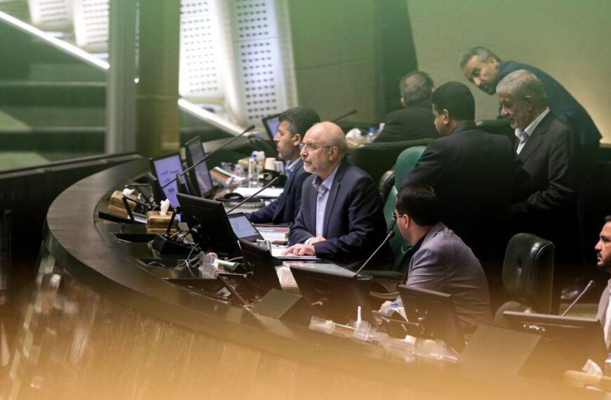 Tehran's Red Lines Take Center Stage in Parliament's Secret Session on US Negotiations