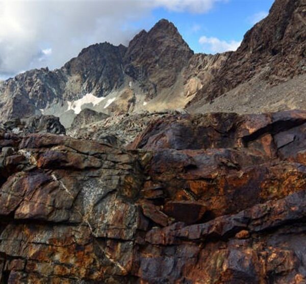 Unlocking Earth's Potential: Massive Natural Hydrogen Reserves Promise Sustainable Energy for Years to Come!