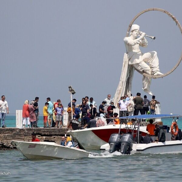 Zarif Unveils Kish Island's Promising Future as a Halal Tourism Hotspot