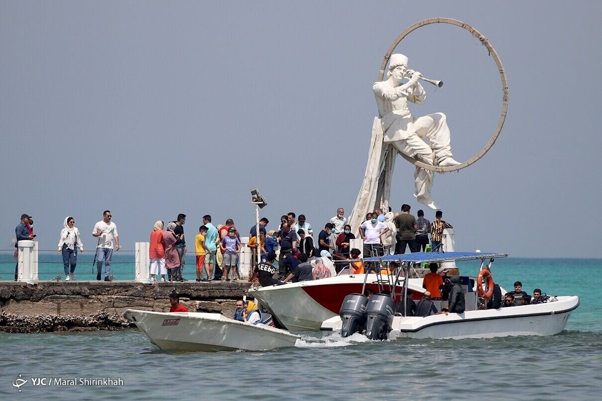 Zarif Unveils Kish Island's Promising Future as a Halal Tourism Hotspot